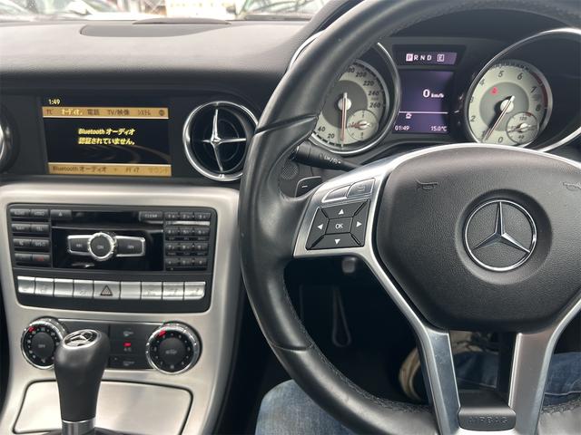 ＳＬＫ 　ＨＩＤヘッドライト　ＬＥＤポジション　純正ＨＤＤナビゲーション　ＥＴＣ　　パークトロ二クス　本革シート　シートヒーター　純正１７インチＡＷ　Ｐシフト　Ｐスタート　カーボンリップ　禁煙車（26枚目）