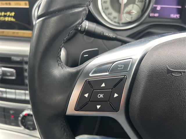 ＳＬＫ 　ＨＩＤヘッドライト　ＬＥＤポジション　純正ＨＤＤナビゲーション　ＥＴＣ　　パークトロ二クス　本革シート　シートヒーター　純正１７インチＡＷ　Ｐシフト　Ｐスタート　カーボンリップ　禁煙車（28枚目）