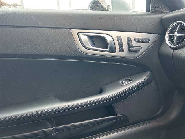 ＳＬＫ 　ＨＩＤヘッドライト　ＬＥＤポジション　純正ＨＤＤナビゲーション　ＥＴＣ　　パークトロ二クス　本革シート　シートヒーター　純正１７インチＡＷ　Ｐシフト　Ｐスタート　カーボンリップ　禁煙車（33枚目）