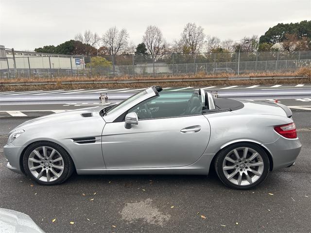 ＳＬＫ 　ＨＩＤヘッドライト　ＬＥＤポジション　純正ＨＤＤナビゲーション　ＥＴＣ　　パークトロ二クス　本革シート　シートヒーター　純正１７インチＡＷ　Ｐシフト　Ｐスタート　カーボンリップ　禁煙車（38枚目）