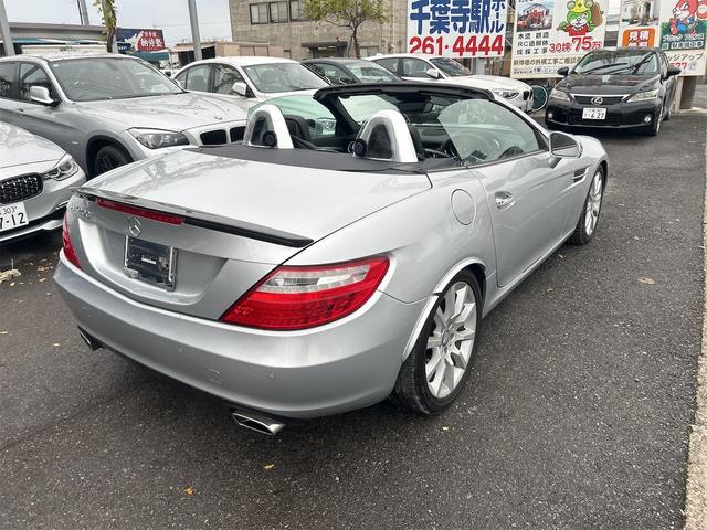 ＳＬＫ 　ＨＩＤヘッドライト　ＬＥＤポジション　純正ＨＤＤナビゲーション　ＥＴＣ　　パークトロ二クス　本革シート　シートヒーター　純正１７インチＡＷ　Ｐシフト　Ｐスタート　カーボンリップ　禁煙車（41枚目）