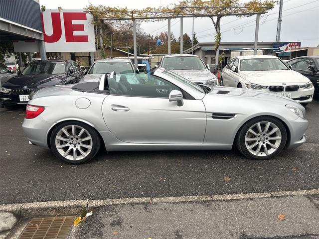 ＳＬＫ 　ＨＩＤヘッドライト　ＬＥＤポジション　純正ＨＤＤナビゲーション　ＥＴＣ　　パークトロ二クス　本革シート　シートヒーター　純正１７インチＡＷ　Ｐシフト　Ｐスタート　カーボンリップ　禁煙車（42枚目）