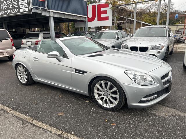 ＳＬＫ 　ＨＩＤヘッドライト　ＬＥＤポジション　純正ＨＤＤナビゲーション　ＥＴＣ　　パークトロ二クス　本革シート　シートヒーター　純正１７インチＡＷ　Ｐシフト　Ｐスタート　カーボンリップ　禁煙車（43枚目）