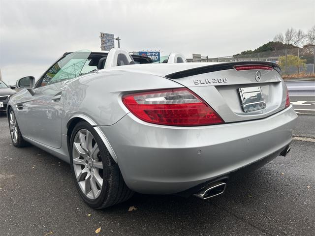 ＳＬＫ 　ＨＩＤヘッドライト　ＬＥＤポジション　純正ＨＤＤナビゲーション　ＥＴＣ　　パークトロ二クス　本革シート　シートヒーター　純正１７インチＡＷ　Ｐシフト　Ｐスタート　カーボンリップ　禁煙車（47枚目）