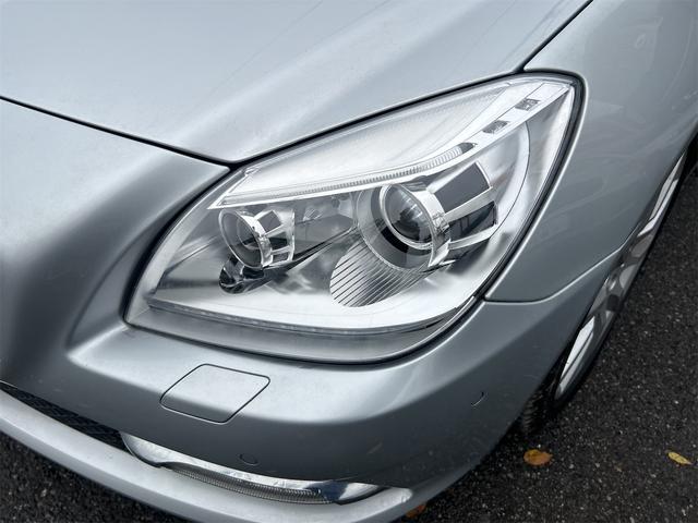 ＳＬＫ 　ＨＩＤヘッドライト　ＬＥＤポジション　純正ＨＤＤナビゲーション　ＥＴＣ　　パークトロ二クス　本革シート　シートヒーター　純正１７インチＡＷ　Ｐシフト　Ｐスタート　カーボンリップ　禁煙車（50枚目）