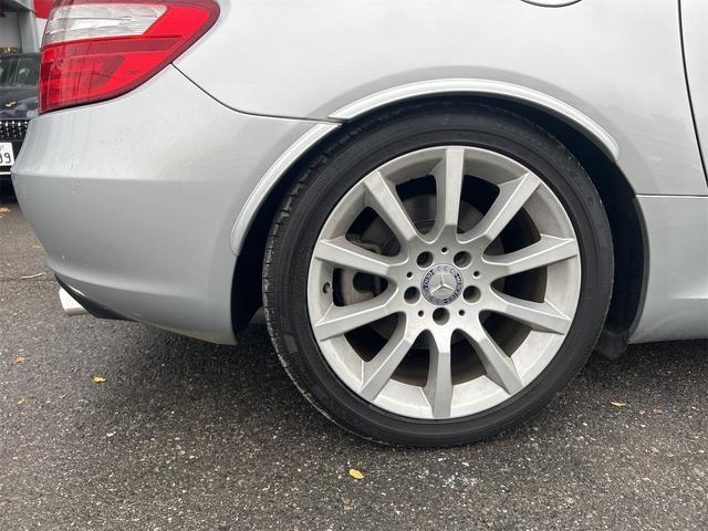 ＳＬＫ 　ＨＩＤヘッドライト　ＬＥＤポジション　純正ＨＤＤナビゲーション　ＥＴＣ　　パークトロ二クス　本革シート　シートヒーター　純正１７インチＡＷ　Ｐシフト　Ｐスタート　カーボンリップ　禁煙車（54枚目）