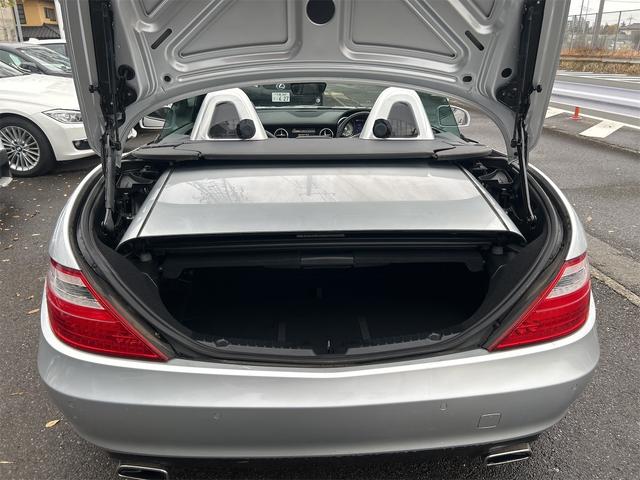 ＳＬＫ 　ＨＩＤヘッドライト　ＬＥＤポジション　純正ＨＤＤナビゲーション　ＥＴＣ　　パークトロ二クス　本革シート　シートヒーター　純正１７インチＡＷ　Ｐシフト　Ｐスタート　カーボンリップ　禁煙車（59枚目）