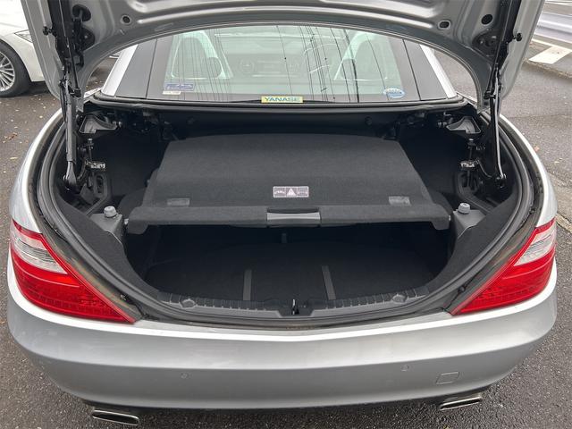 ＳＬＫ 　ＨＩＤヘッドライト　ＬＥＤポジション　純正ＨＤＤナビゲーション　ＥＴＣ　　パークトロ二クス　本革シート　シートヒーター　純正１７インチＡＷ　Ｐシフト　Ｐスタート　カーボンリップ　禁煙車（60枚目）