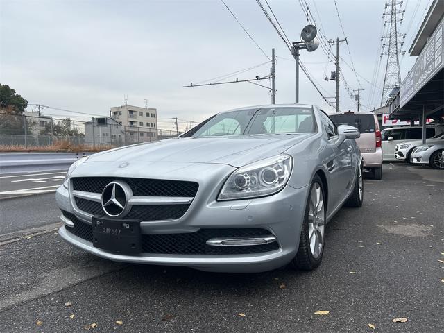 ＳＬＫ 　ＨＩＤヘッドライト　ＬＥＤポジション　純正ＨＤＤナビゲーション　ＥＴＣ　　パークトロ二クス　本革シート　シートヒーター　純正１７インチＡＷ　Ｐシフト　Ｐスタート　カーボンリップ　禁煙車（64枚目）