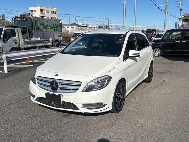 Ｂクラス Ｂ１８０　ＨＩＤヘッドライト　ＬＥＤポジション　純正ナビ　ＥＴＣ　バックカメラ　パークトロ二クス　レーダーセーフティ搭載　　ドライブレコーダー　本革シート　シートヒーター　ＡＭＧ１８インチアルミホイール　禁煙車（3枚目）