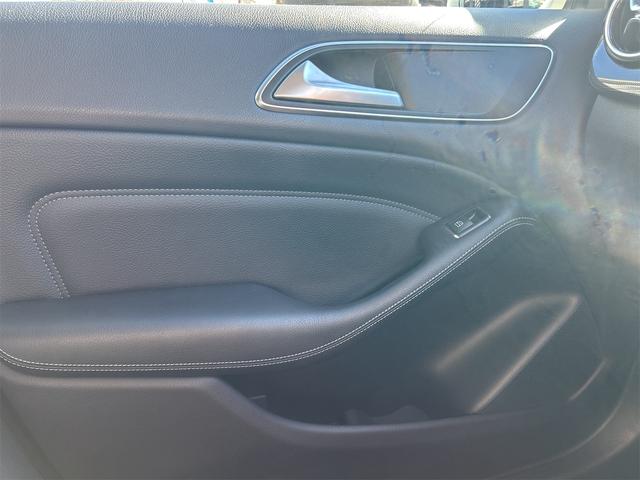 Ｂクラス Ｂ１８０　ＨＩＤヘッドライト　ＬＥＤポジション　純正ナビ　ＥＴＣ　バックカメラ　パークトロ二クス　レーダーセーフティ搭載　　ドライブレコーダー　本革シート　シートヒーター　ＡＭＧ１８インチアルミホイール　禁煙車（33枚目）