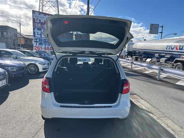 Ｂクラス Ｂ１８０　ＨＩＤヘッドライト　ＬＥＤポジション　純正ナビ　ＥＴＣ　バックカメラ　パークトロ二クス　レーダーセーフティ搭載　　ドライブレコーダー　本革シート　シートヒーター　ＡＭＧ１８インチアルミホイール　禁煙車（52枚目）