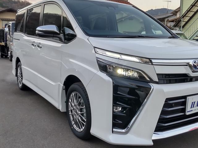 トヨタ ヴォクシー その他 ハイブリッドｚｓ 煌ｉｉｉ 登録済み未使用車 展示試乗車デモカー ハイブリッド 両側パワースライドドア ３列７人乗り シートヒーター ハーフレザーシート ｔｏｙｏｔａセーフティセンス ６スピーカー ｍｏｐパール の中古車在庫