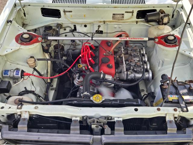 カローラ 　ソレックス４０φ／５速ＭＴ／１５００ｃｃ５Ｋエンジン／ダットサンレプリカシート／チンスポ／ＣＩＢＩＥヘッドランプ／ＳＳＲジルバレーシング１４インチアルミホイール／大森製タコメーター／追加３連メーター（14枚目）