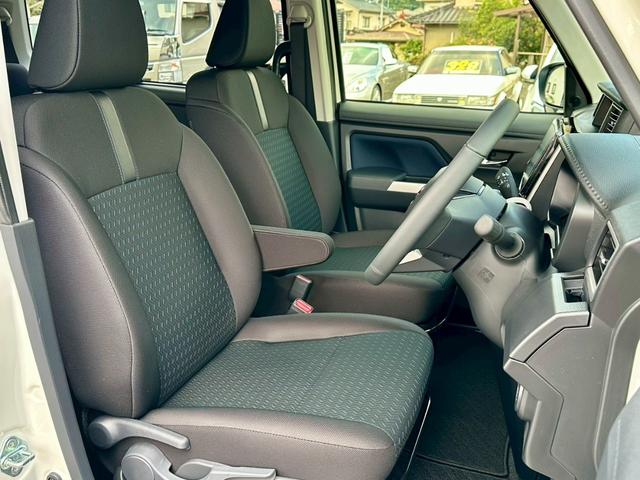 ルーミー カスタムG-T パノラミックビューモニター/9インチディスプレイ/ステアリングスイッチ/運転席・助手席シートヒーター/シートバックテーブル/運転席シート上下アジャスター/ウォークスルー/格納式リヤドアサンシェード(27枚目)