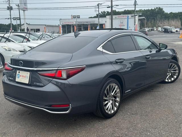 LEXUS ES ES300H VERSION L Best Japan Spec Recon Car for Import Malaysia