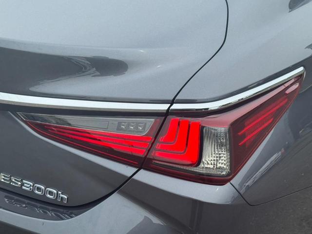 LEXUS ES ES300H VERSION L Best Japan Spec Recon Car for Import Malaysia