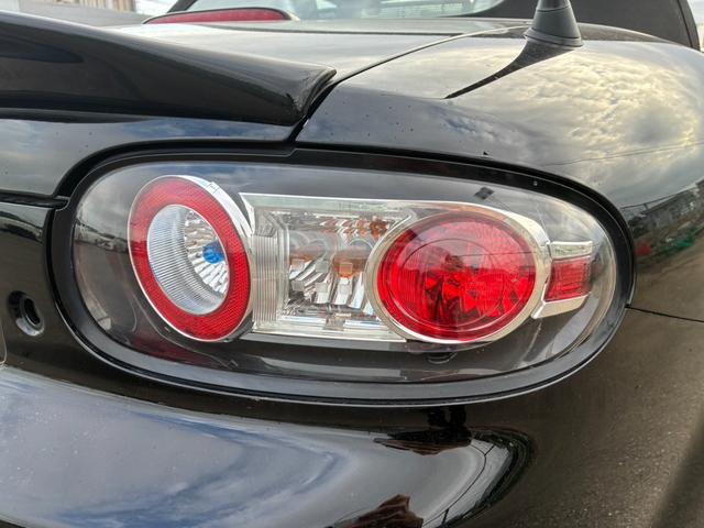 ロードスター ＲＳ　６速マニュアル　キーレス　ＨＩＤ　純正アルミホイール　純正ナビ　ＤＶＤ・ＣＤ　キーレス　パワーステアリング　パワーウィンドウ　ＡＢＳ　ＥＴＣ（21枚目）