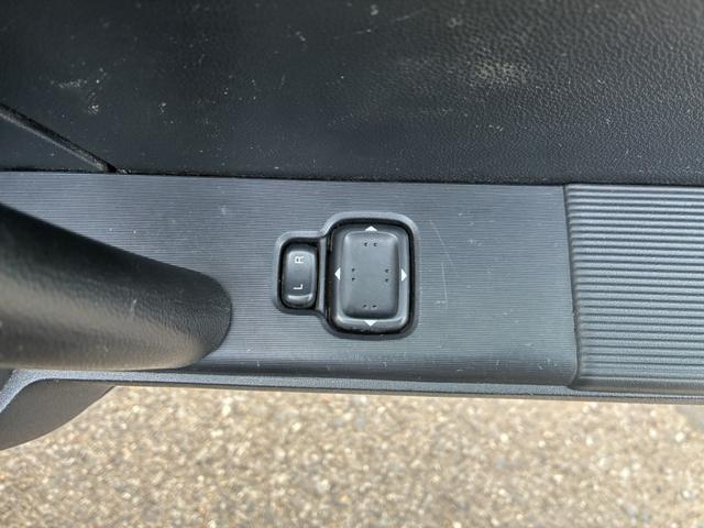 ロードスター ＲＳ　６速マニュアル　キーレス　ＨＩＤ　純正アルミホイール　純正ナビ　ＤＶＤ・ＣＤ　キーレス　パワーステアリング　パワーウィンドウ　ＡＢＳ　ＥＴＣ（61枚目）
