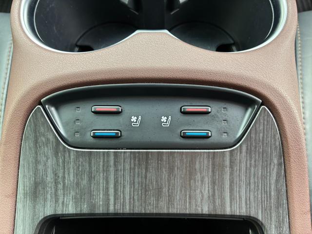 ハリアーハイブリッド Ｚ　レザーパッケージ　本革シート　ＪＢＬサウンドシステム　トヨタセーフティセンス　シートベンチレーション　パワーバックドア　ステアリングヒーター　デジタルインナーミラー　純正１９インチアルミホイール　ＥＴＣ２．０（48枚目）