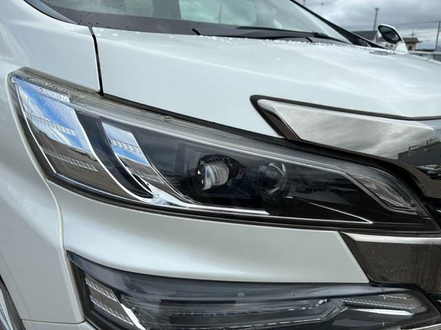 ヴェルファイア ２．５Ｚ　両側パワースライドドア　純正９インチナビ　バックガイドモニター　純正アルミホイール１８インチ　クリアランスソナー　ＬＥＤヘッドライト　オートライト　フルセグ　ドライブレコーダー　オートエアコン　ＥＴＣ（11枚目）