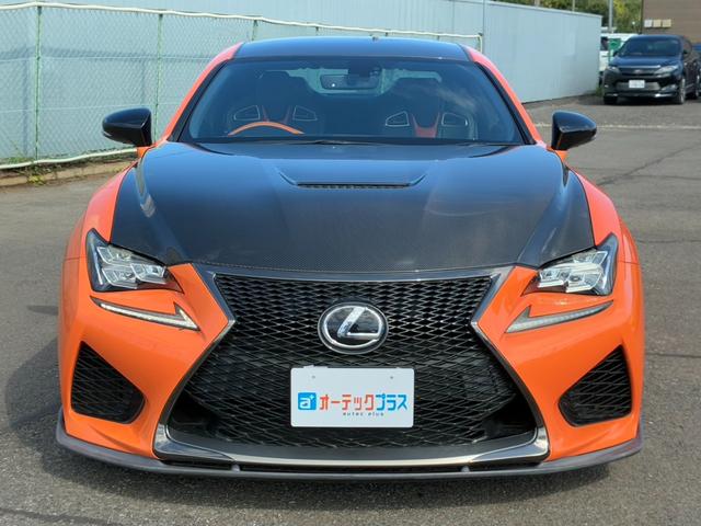 ＲＣ Ｆ カーボンエクステリアパッケージ　ＬＥＸＯＮエアロ　アクティブリアウィング　Ｐｒｏｄｒｉｖｅ１９インチアルミホイール　本革シート　３眼ＬＥＤヘッドライト　クルーズコントロール　オートライト　パワーシート　シートヒーター・エアコン（7枚目）