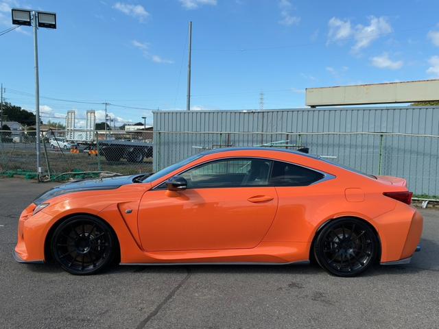 ＲＣ Ｆ カーボンエクステリアパッケージ　ＬＥＸＯＮエアロ　アクティブリアウィング　Ｐｒｏｄｒｉｖｅ１９インチアルミホイール　本革シート　３眼ＬＥＤヘッドライト　クルーズコントロール　オートライト　パワーシート　シートヒーター・エアコン（10枚目）