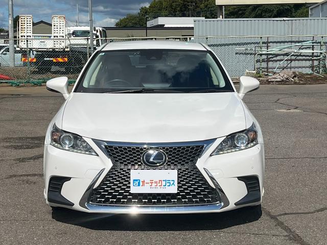 ＣＴ ＣＴ２００ｈ　セーフティセンス　デジタルインナーミラー　シートヒーター　クルーズコントロール　レーンアシスト　純正ナビ　バックカメラ　フルセグ　社外１８インチアルミホイール　オートライト　オートハイビーム　ＥＴＣ（6枚目）