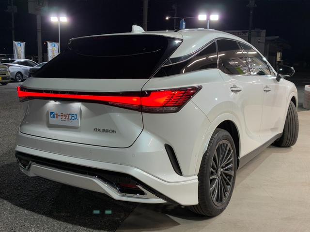 ＲＸ ＲＸ３５０ｈ　バージョンＬ　パノラマルーフ　ハーフレザーシート　パノラマミックビューモニター　デジタルインナーミラー　レーダークルーズコントロール　純正ナビ　フルセグ　シートヒーター・エアコン　１００Ｖ電源　電動リアゲート（4枚目）