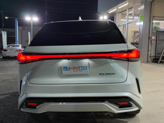 ＲＸ ＲＸ３５０ｈ　バージョンＬ　パノラマルーフ　ハーフレザーシート　パノラマミックビューモニター　デジタルインナーミラー　レーダークルーズコントロール　純正ナビ　フルセグ　シートヒーター・エアコン　１００Ｖ電源　電動リアゲート（5枚目）