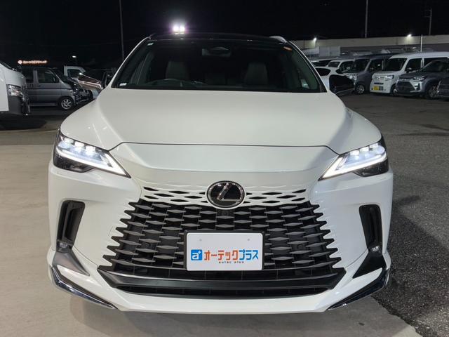 ＲＸ ＲＸ３５０ｈ　バージョンＬ　パノラマルーフ　ハーフレザーシート　パノラマミックビューモニター　デジタルインナーミラー　レーダークルーズコントロール　純正ナビ　フルセグ　シートヒーター・エアコン　１００Ｖ電源　電動リアゲート（6枚目）