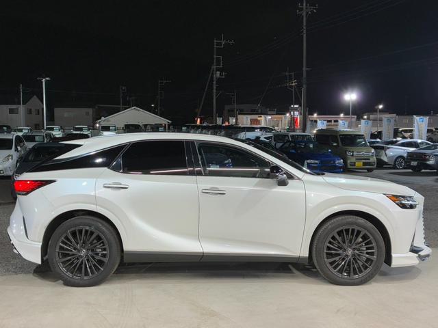 ＲＸ ＲＸ３５０ｈ　バージョンＬ　パノラマルーフ　ハーフレザーシート　パノラマミックビューモニター　デジタルインナーミラー　レーダークルーズコントロール　純正ナビ　フルセグ　シートヒーター・エアコン　１００Ｖ電源　電動リアゲート（7枚目）