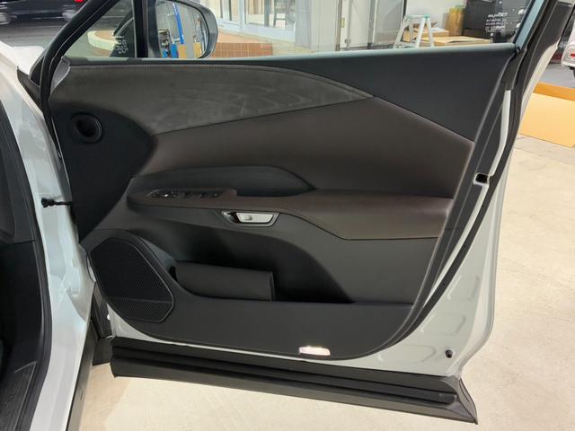 ＲＸ ＲＸ３５０ｈ　バージョンＬ　パノラマルーフ　ハーフレザーシート　パノラマミックビューモニター　デジタルインナーミラー　レーダークルーズコントロール　純正ナビ　フルセグ　シートヒーター・エアコン　１００Ｖ電源　電動リアゲート（10枚目）
