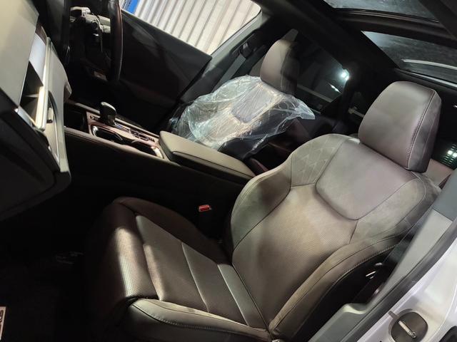 ＲＸ ＲＸ３５０ｈ　バージョンＬ　パノラマルーフ　ハーフレザーシート　パノラマミックビューモニター　デジタルインナーミラー　レーダークルーズコントロール　純正ナビ　フルセグ　シートヒーター・エアコン　１００Ｖ電源　電動リアゲート（14枚目）