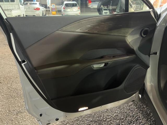 ＲＸ ＲＸ３５０ｈ　バージョンＬ　パノラマルーフ　ハーフレザーシート　パノラマミックビューモニター　デジタルインナーミラー　レーダークルーズコントロール　純正ナビ　フルセグ　シートヒーター・エアコン　１００Ｖ電源　電動リアゲート（15枚目）