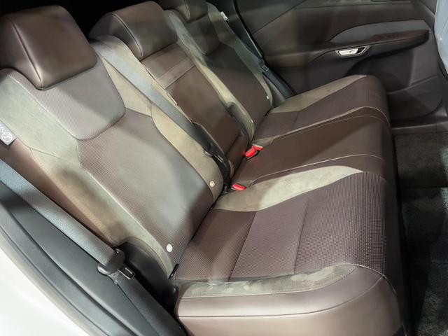 ＲＸ ＲＸ３５０ｈ　バージョンＬ　パノラマルーフ　ハーフレザーシート　パノラマミックビューモニター　デジタルインナーミラー　レーダークルーズコントロール　純正ナビ　フルセグ　シートヒーター・エアコン　１００Ｖ電源　電動リアゲート（17枚目）