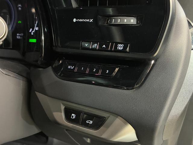 ＲＸ ＲＸ３５０ｈ　バージョンＬ　パノラマルーフ　ハーフレザーシート　パノラマミックビューモニター　デジタルインナーミラー　レーダークルーズコントロール　純正ナビ　フルセグ　シートヒーター・エアコン　１００Ｖ電源　電動リアゲート（23枚目）