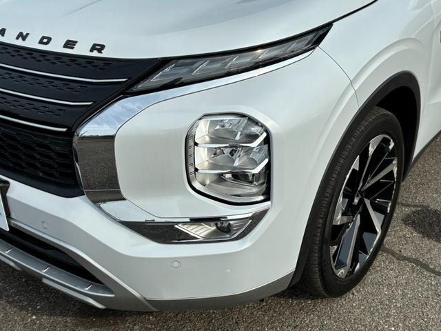 アウトランダーＰＨＥＶ Ｇ　ムーンルーフ　アラウンドビューモニター　専用ハーフレザー　パワーバックドア　ワイヤレス充電　純正２０インチＡＷ　ＥＴＣ２．０　パワーシート　オペレーションキー（14枚目）