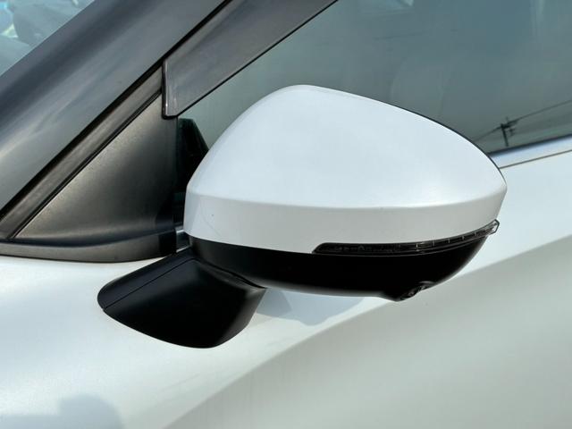 アウトランダーＰＨＥＶ Ｇ　ムーンルーフ　アラウンドビューモニター　専用ハーフレザー　パワーバックドア　ワイヤレス充電　純正２０インチＡＷ　ＥＴＣ２．０　パワーシート　オペレーションキー（15枚目）