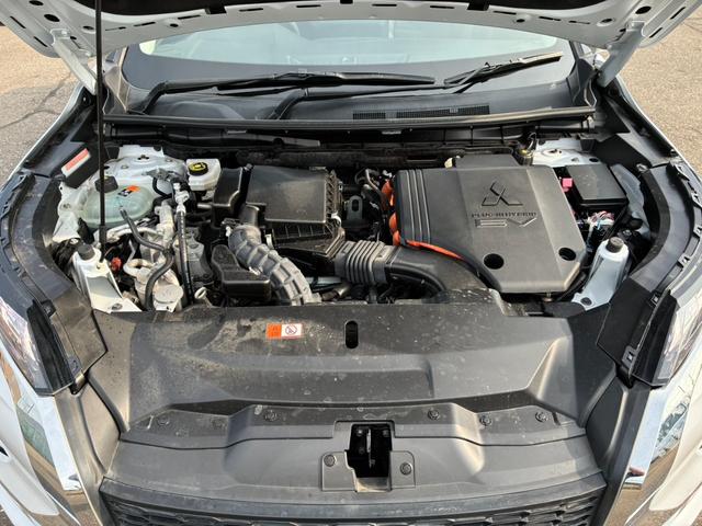 アウトランダーＰＨＥＶ Ｇ　ムーンルーフ　アラウンドビューモニター　専用ハーフレザー　パワーバックドア　ワイヤレス充電　純正２０インチＡＷ　ＥＴＣ２．０　パワーシート　オペレーションキー（22枚目）