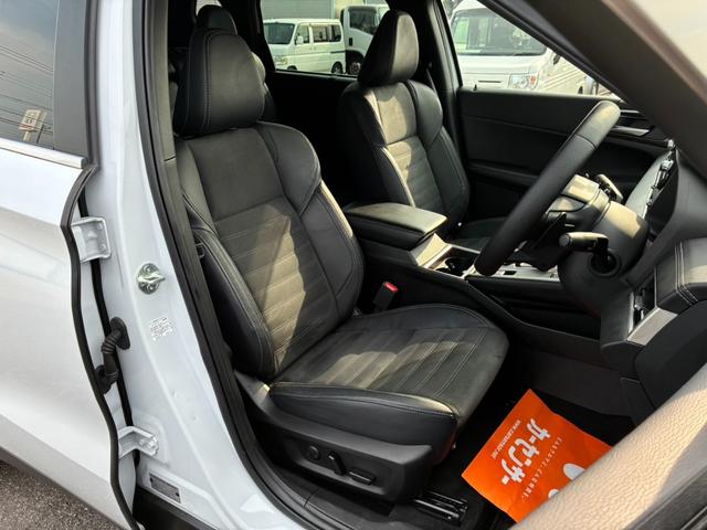 アウトランダーＰＨＥＶ Ｇ　ムーンルーフ　アラウンドビューモニター　専用ハーフレザー　パワーバックドア　ワイヤレス充電　純正２０インチＡＷ　ＥＴＣ２．０　パワーシート　オペレーションキー（24枚目）