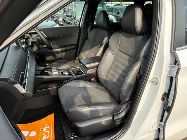 アウトランダーＰＨＥＶ Ｇ　ムーンルーフ　アラウンドビューモニター　専用ハーフレザー　パワーバックドア　ワイヤレス充電　純正２０インチＡＷ　ＥＴＣ２．０　パワーシート　オペレーションキー（28枚目）