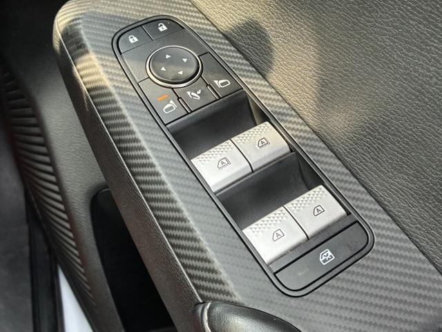 アウトランダーＰＨＥＶ Ｇ　ムーンルーフ　アラウンドビューモニター　専用ハーフレザー　パワーバックドア　ワイヤレス充電　純正２０インチＡＷ　ＥＴＣ２．０　パワーシート　オペレーションキー（30枚目）