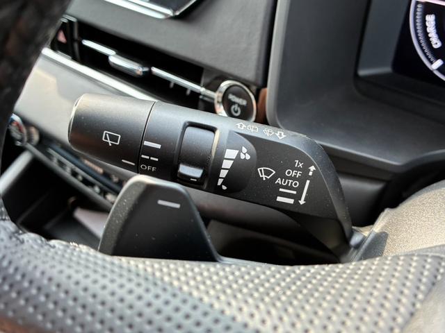 アウトランダーＰＨＥＶ Ｇ　ムーンルーフ　アラウンドビューモニター　専用ハーフレザー　パワーバックドア　ワイヤレス充電　純正２０インチＡＷ　ＥＴＣ２．０　パワーシート　オペレーションキー（33枚目）