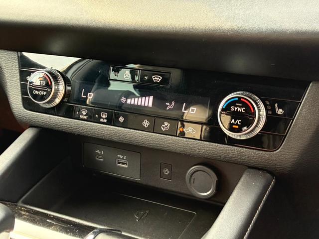 アウトランダーＰＨＥＶ Ｇ　ムーンルーフ　アラウンドビューモニター　専用ハーフレザー　パワーバックドア　ワイヤレス充電　純正２０インチＡＷ　ＥＴＣ２．０　パワーシート　オペレーションキー（40枚目）