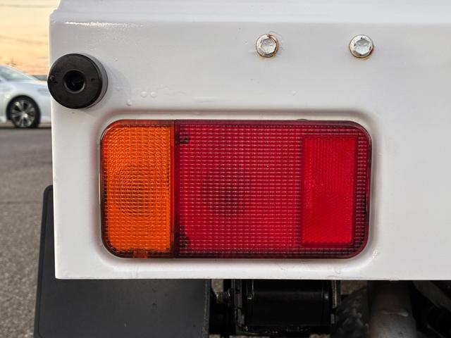 キャリイトラック 頑丈ダンプ 4WD 土砂禁ダンプ パネル型鳥居 下開リアゲート 荷台内寸:長さ190cm幅138cm アオリ高さ31cm マレル式 三方開 フォグランプ 社外12インチAW オートマ パワステ エアコン ABS(15枚目)