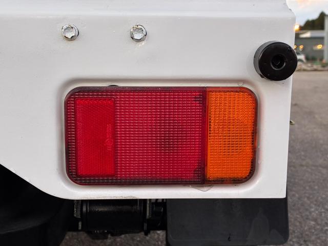 キャリイトラック 頑丈ダンプ 4WD 土砂禁ダンプ パネル型鳥居 下開リアゲート 荷台内寸:長さ190cm幅138cm アオリ高さ31cm マレル式 三方開 フォグランプ 社外12インチAW オートマ パワステ エアコン ABS(16枚目)