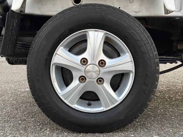 キャリイトラック 頑丈ダンプ 4WD 土砂禁ダンプ パネル型鳥居 下開リアゲート 荷台内寸:長さ190cm幅138cm アオリ高さ31cm マレル式 三方開 フォグランプ 社外12インチAW オートマ パワステ エアコン ABS(18枚目)