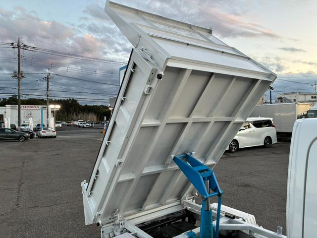 キャリイトラック 頑丈ダンプ 4WD 土砂禁ダンプ パネル型鳥居 下開リアゲート 荷台内寸:長さ190cm幅138cm アオリ高さ31cm マレル式 三方開 フォグランプ 社外12インチAW オートマ パワステ エアコン ABS(29枚目)