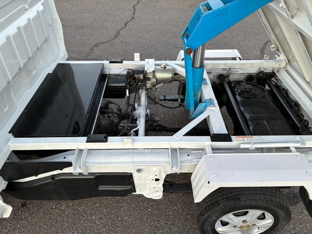 キャリイトラック 頑丈ダンプ 4WD 土砂禁ダンプ パネル型鳥居 下開リアゲート 荷台内寸:長さ190cm幅138cm アオリ高さ31cm マレル式 三方開 フォグランプ 社外12インチAW オートマ パワステ エアコン ABS(31枚目)